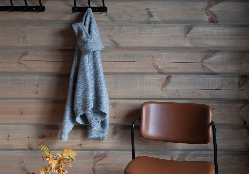 Beise mørk tømmervegg